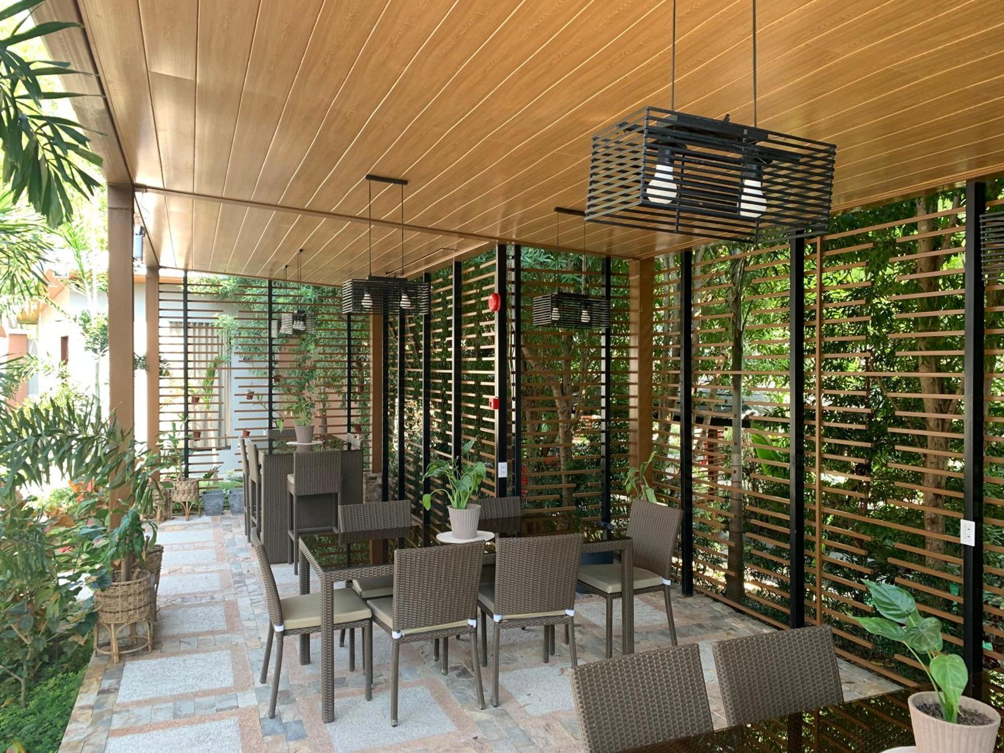 Armando's Garden Resort&Resto Anao Buitenkant foto